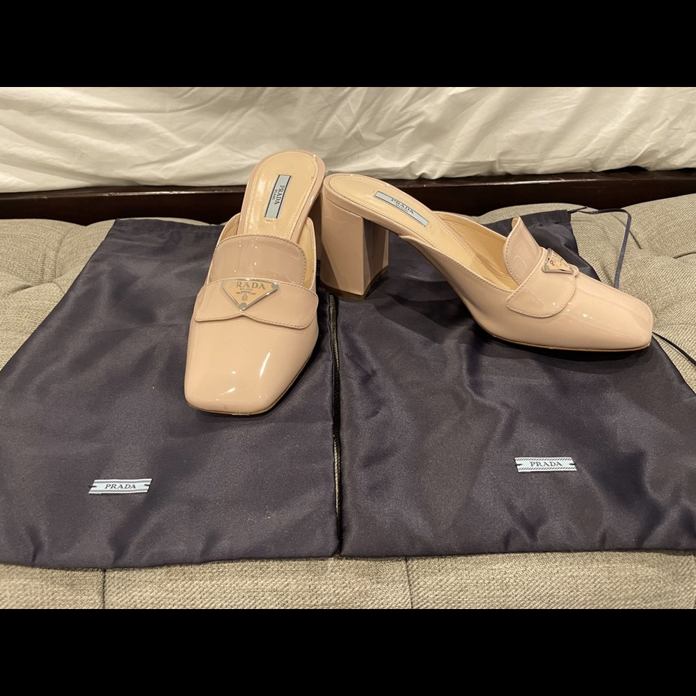 Prada Mules with Heel in Patent leather nude.